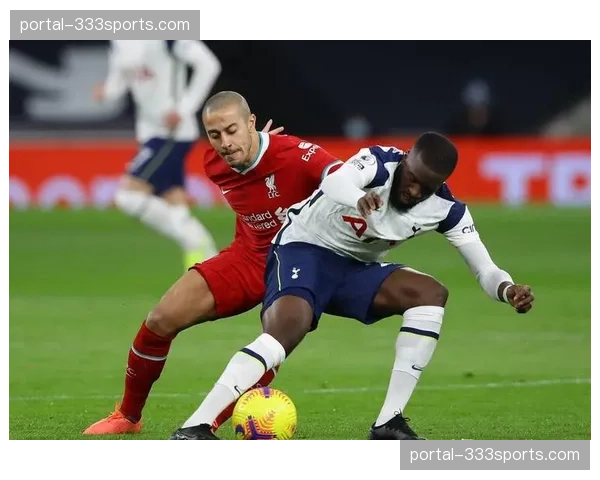 热刺进攻缺乏层次感，索兰克穆阿尼双前锋孤立无援